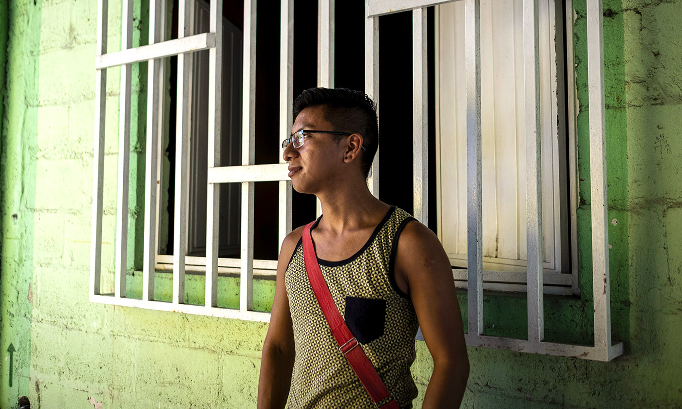 Ramiro Hediberto fled Guatemala after a gang made several attempts to assassinate him for being gay. When he arrived in Tapachula, he was still using male pronouns, but he made the decision to transition and went to Una Mano Amiga to pick up his first round of hormones.